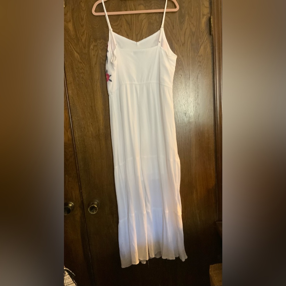 White Maxi Sundress with Floral Embroidery - Picture 2 of 3